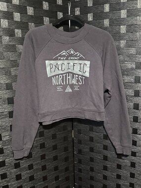 The Great PNW Pacific Northwest Cropped Sweatshirt GRAY Womens Size Medium